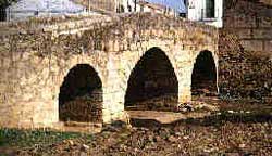 Foto: Puente medieval