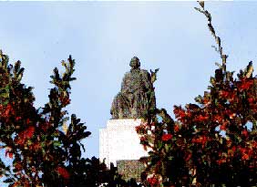 Foto: Monumento a Calderón de la Barca