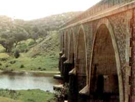 Foto: Puente sobre el río Alcarreche